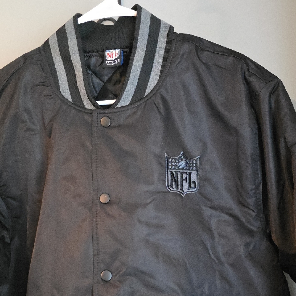 NFL Jacket - Black Bomber Football Jacket NWT Size Large